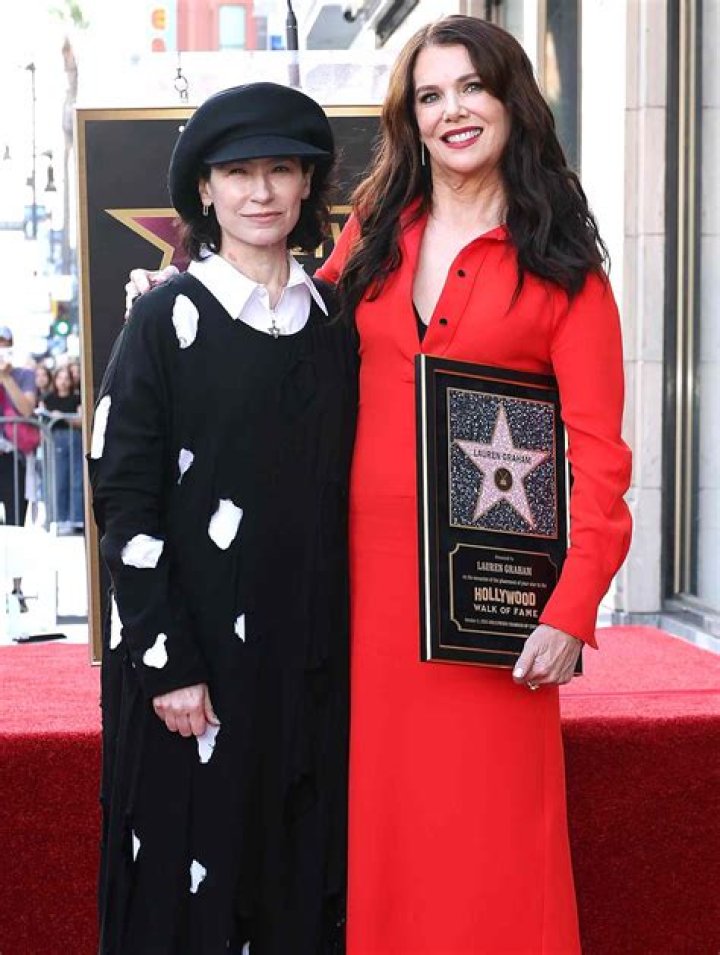Amy Sherman-Palladino's Hilarious & Heartfelt Shows: A Guide