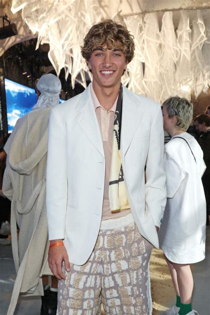 Caden Crain: The Rising Star in the Entertainment Industry
