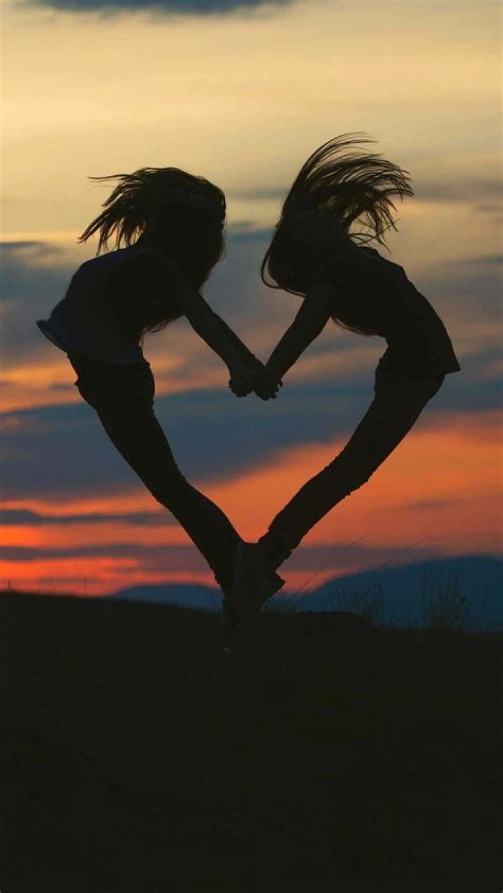 Capturing Memories: The Art of BFF Pics