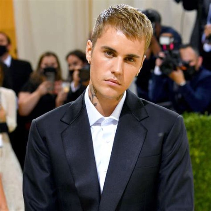 Discovering Justin Bieber at Age 12: The Rise of a Pop Sensation
