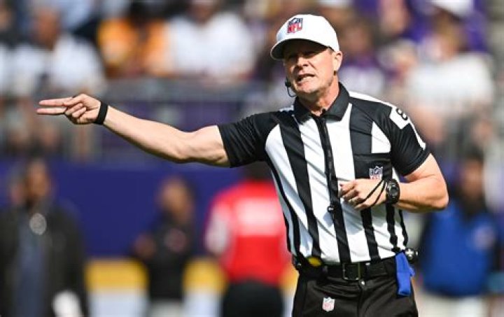 Ed Hochuli: NFL Ref - Career Highlights & Controversies