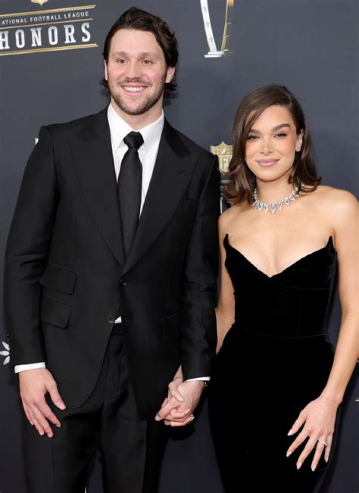 Hailee Steinfeld's Boyfriend: Who Is He?