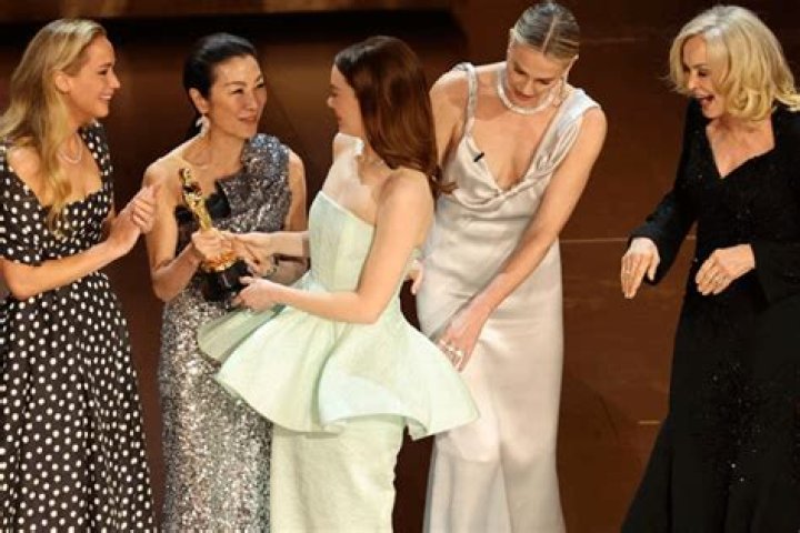 Illuminating the Stage: Presenters for Best Supporting Actress