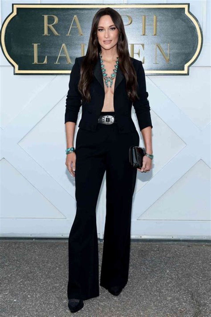 Kacey Musgraves Feet: Exploring the Fame, Talent, and Unique Aspects of an Iconic Artist