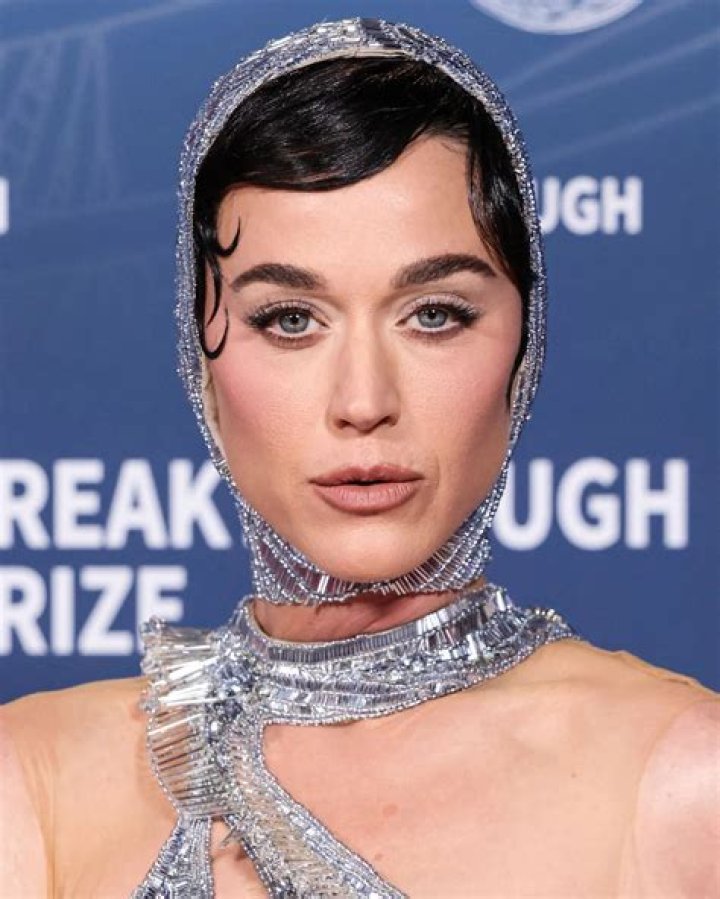 Katy Perry: A Glimpse Into Her Latest Photos and Life