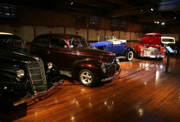 Larz Anderson Auto Museum: Classic Cars & History!