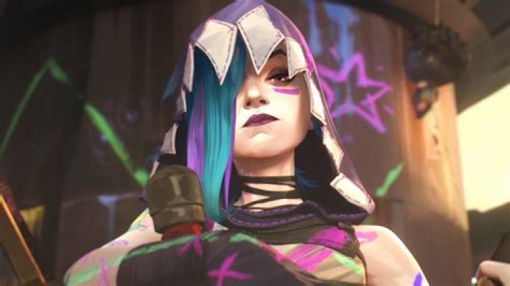 Late Night TV with Jinx: Exploring the Rise of a Pop Culture Phenomenon