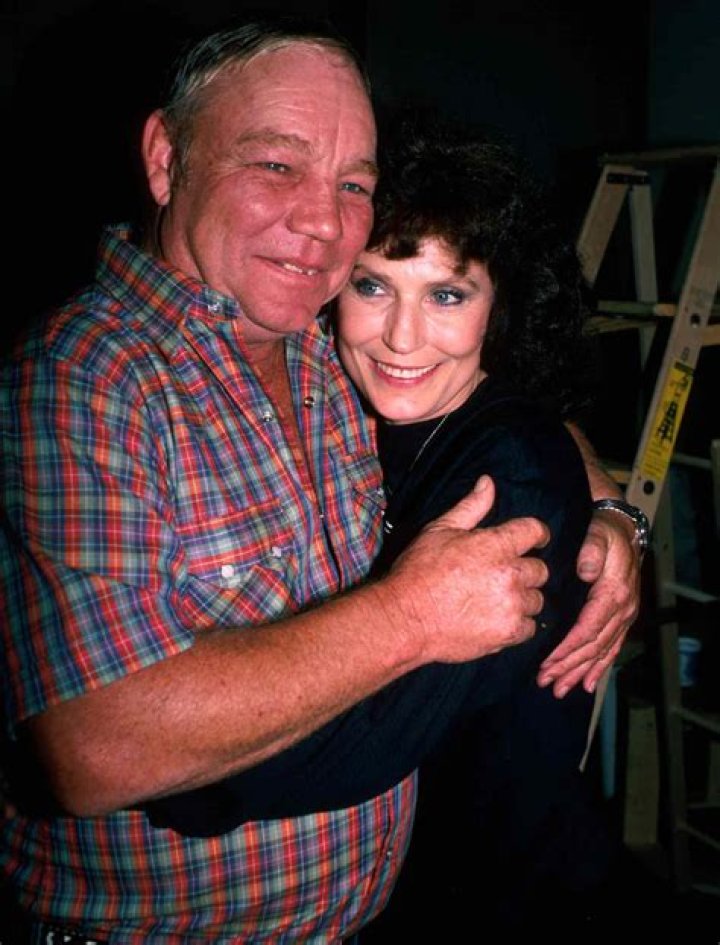 Loretta Lynn: Young Photos & Early Career Pictures
