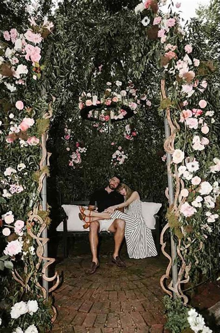 Phoebe Tonkin Engaged: A New Chapter in Love