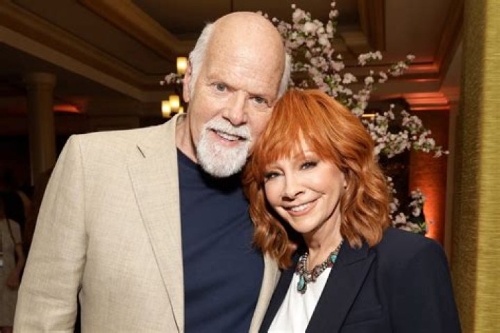 Reba Cast: Meet the Stars!