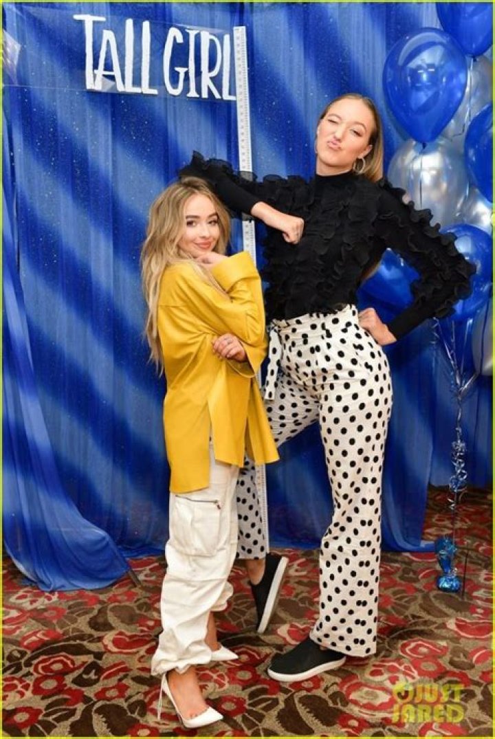 Sabrina Carpenter: Exploring Her Weight and Height