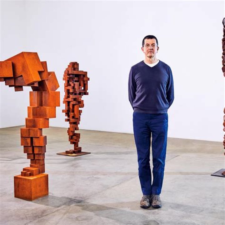 Sophie Rainerome: The Rising Star in Contemporary Art