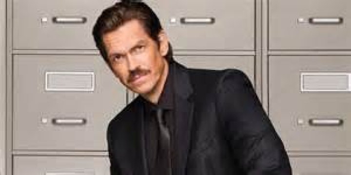 Steve Howey's Relationships: Past & Present
