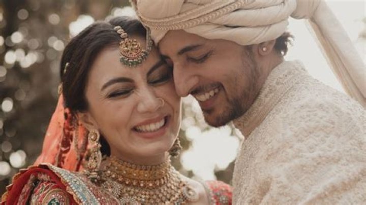 Unveiling the Mystery: Who is Darshan Raval Dating?