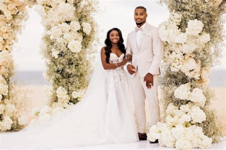 When Jonathan Owens and Simone Biles Meet: A Love Story Unfolds
